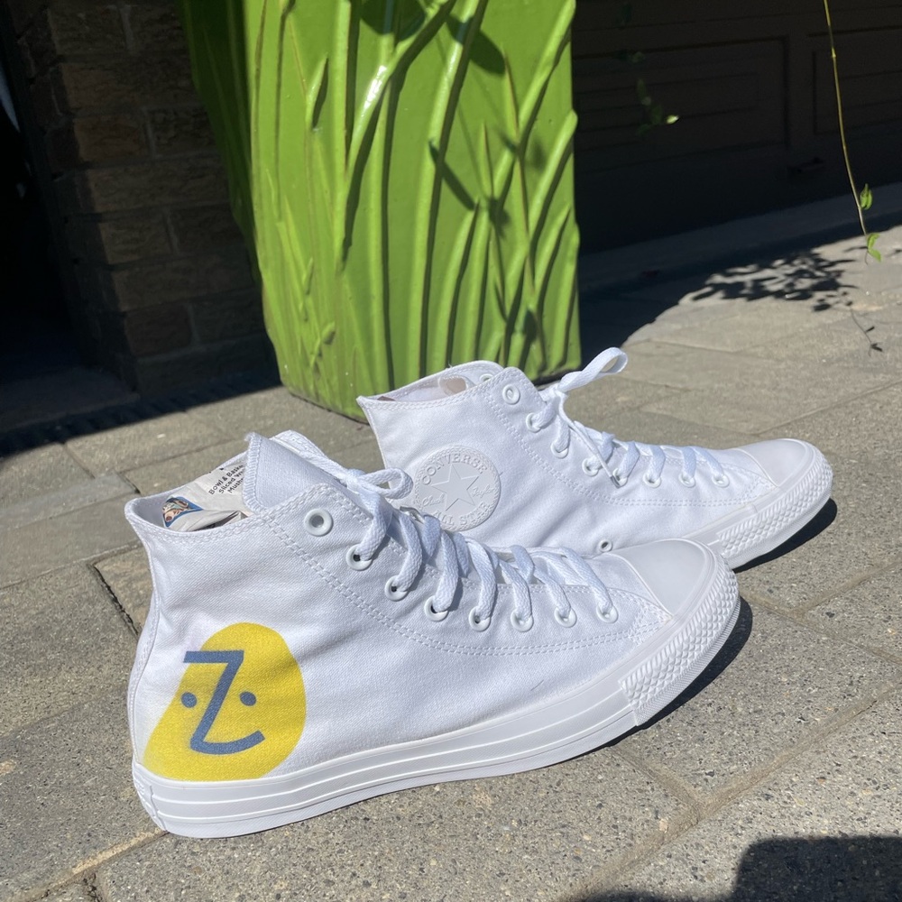 White High-Top Athletic Shoes with Yellow Logo